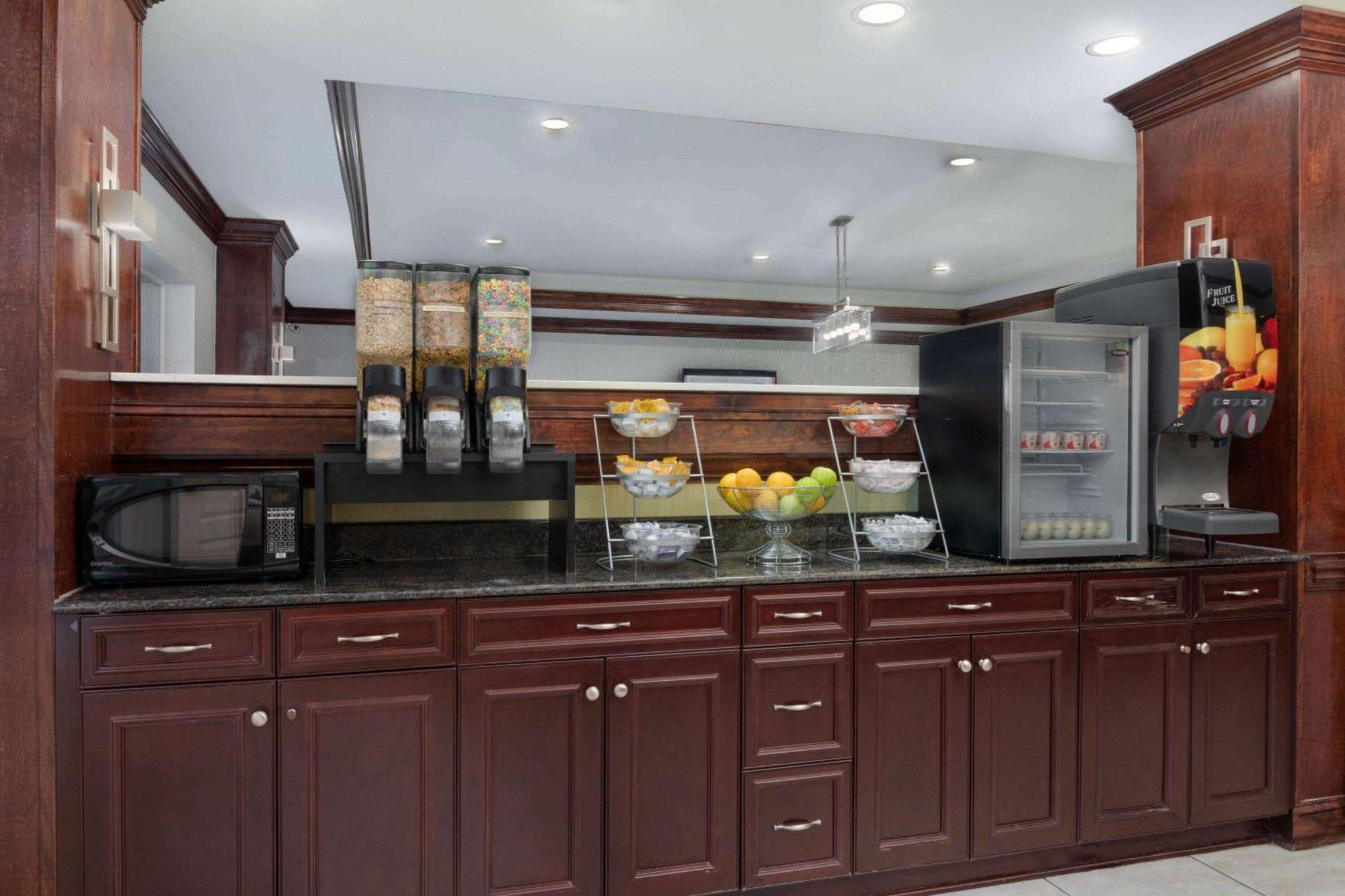 La Quinta By Wyndham Savannah Airport - Pooler Extérieur photo